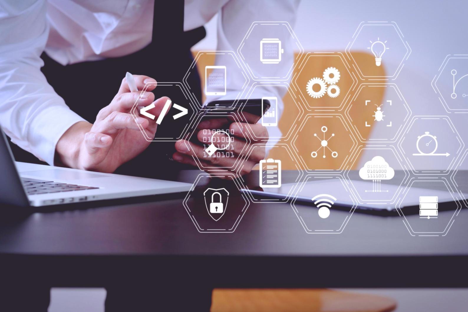 Interface de jogo arcade colorida com elementos gráficos dinâmicos e controles responsivos