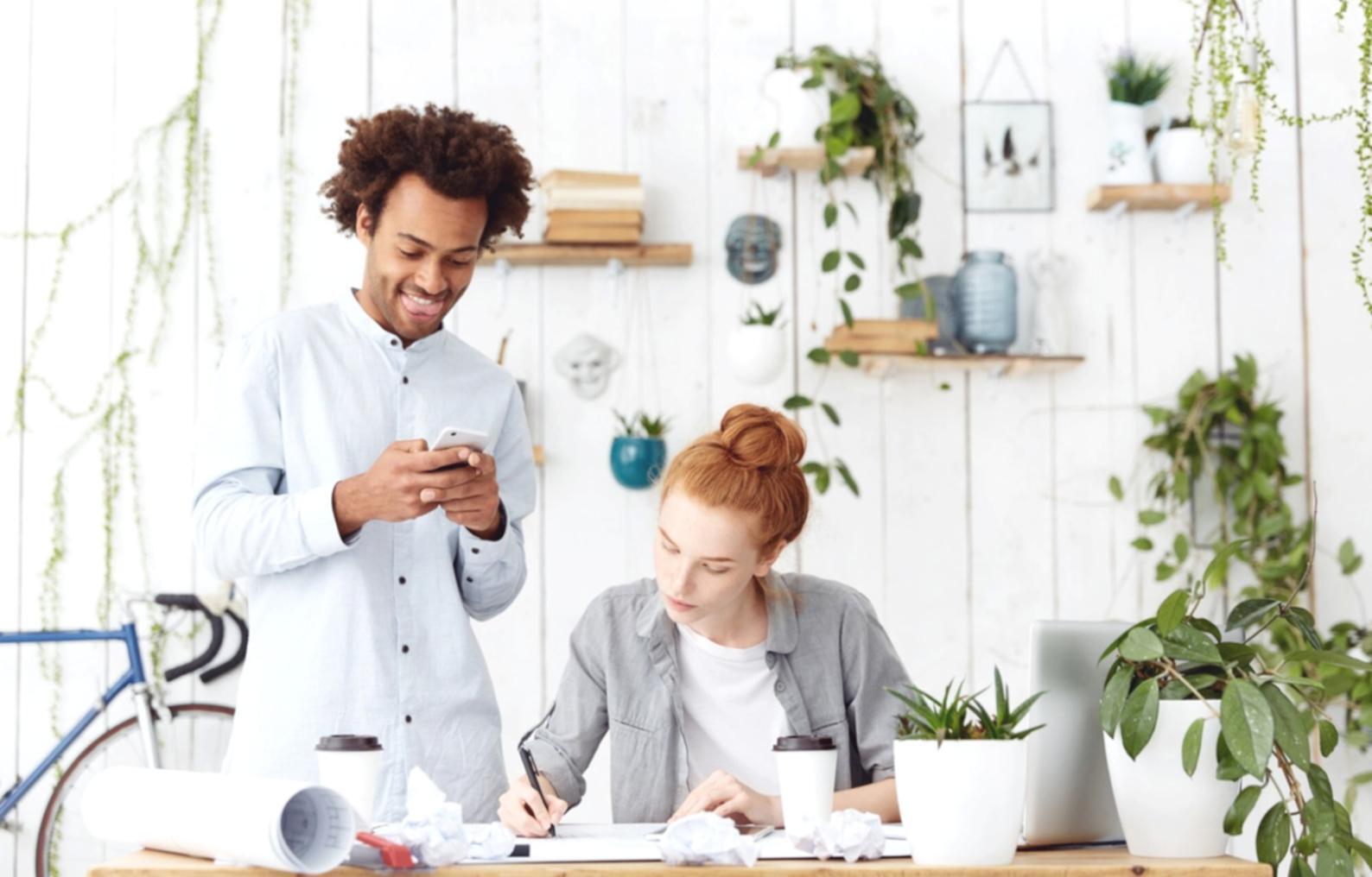 Detalhes de código e interface de desenvolvimento mostrando otimização para dispositivos móveis